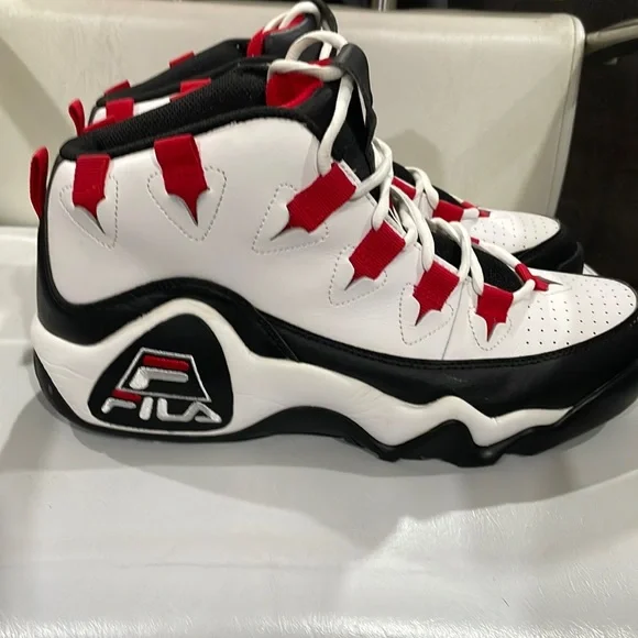 Grant Hill 1 95 “Reintroduced” wht/blk/red Hill 2 “96” wht/blk - Picture 4 of 9